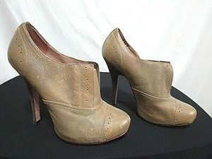 Betsey Johnson Derbby Beige Leather High Heel Platform Cap Toe Booties Size 10 M - Picture 1 of 10