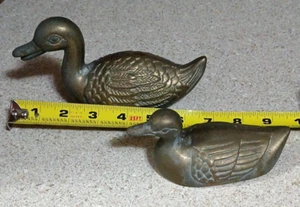 Juego de 2 estatuillas de pato vintage de latón macizo pisapapeles - Imagen 1 de 4