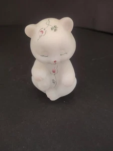Fenton Cat White Glass H/P BG McCormick 3.5 Inches Tall - Picture 1 of 4