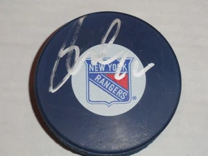 Disco de hockey "azul" firmado por Derick Brassard de los New York Rangers autografiado - Imagen 1 de 1