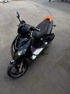 Rex Motorroller 180ccm 4T mit Papiere und Ersatzschlüssel - Bild 1 von 3