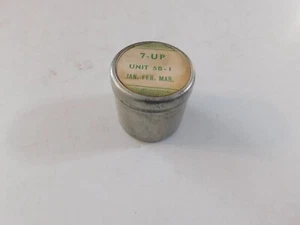 1950's 7 UP METAL BOTTLE CAP TIN UNIT 58-1 JAN FEB MAR RARE ITEM - Imagen 1 de 3