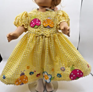 Vestido, Seersucker a Rayas Amarillas y Blancas, Se Ajusta a Muñeca 17" Aplique Ladybugs - Imagen 1 de 2