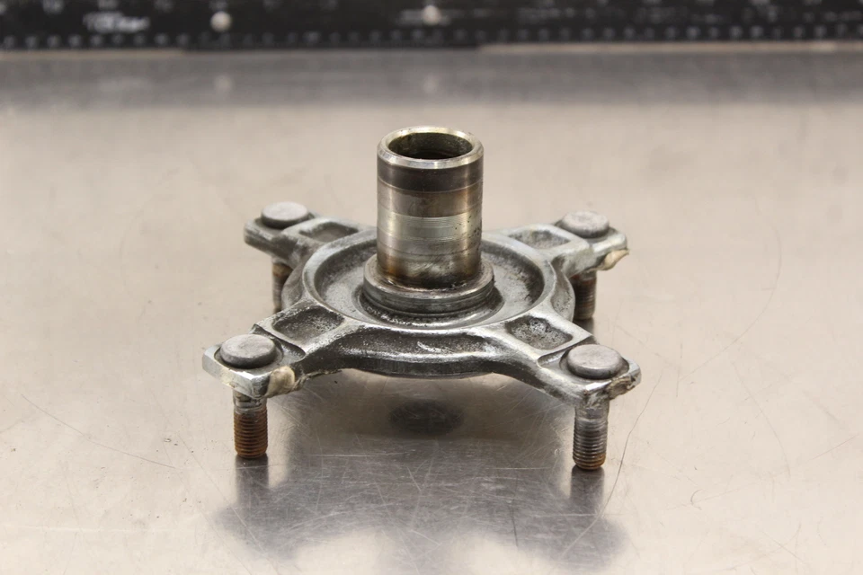 Suzuki Quadrunner 250 LTF250 1990 2x4 rueda trasera buje derecho T789 Foto 1 de 4