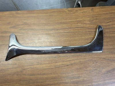 Jaguar XKE E Tipo Serie 1?? Borde de poste de parabrisas #1  Foto 1 de 4