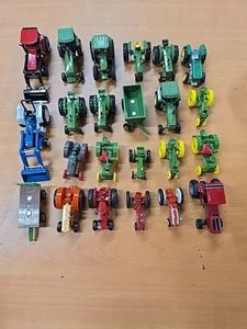 Riesiges Konvolut Druckguss Farm Traktoren John Deere, International, Koffer, Zubehör (24) - Bild 1 von 13