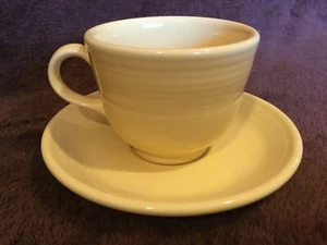 Fiesta Ware - Kaffee- oder Teetasse mit Untertasse - Neu - Retired - Hellgelb - Bild 1 von 3