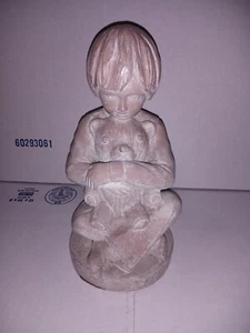 Vintage Austin Productions Products Inc 1982 Hannon Skulptur kleiner Junge mit Bär - Bild 1 von 6
