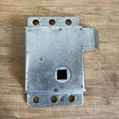 Conjunto de pestillo de puerta Cushman 823449 OEM NOS cerradura de puerta de camión vehículo utilitario Foto 1 de 4