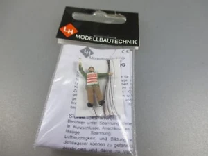 LH Modellbautechnik:Polizist mit beleuchteten Warnstab, Spur H0, Preiser (GK111) - Picture 1 of 2
