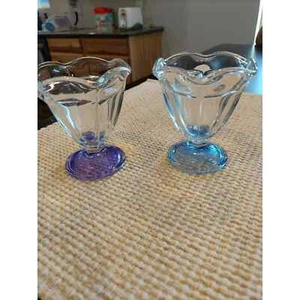 CUTE VINTAGE ANCHOR HOCKING ICE CREAM SUNDAE CUPS. ONE PURPLE FOOT & ONE BLUE - Picture 1 of 5