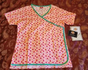 Nuevo con etiquetas Dickies Top Estampado de Flor Mangas Cortas Cuello de Vno Uniforme Médico RN107295 - Imagen 1 de 11