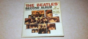 RÉPLICA DEL ÁLBUM ""SEGUNDO ÁLBUM"" DE LOS BEATLES PIN CUADRADO PROMOCIONAL-2004 APPLE CORPS - Imagen 1 de 2