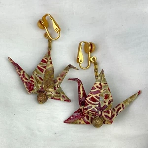 Vintage ORIGAMI Lacquered Flying Bird Clip Earrings - Picture 1 of 7