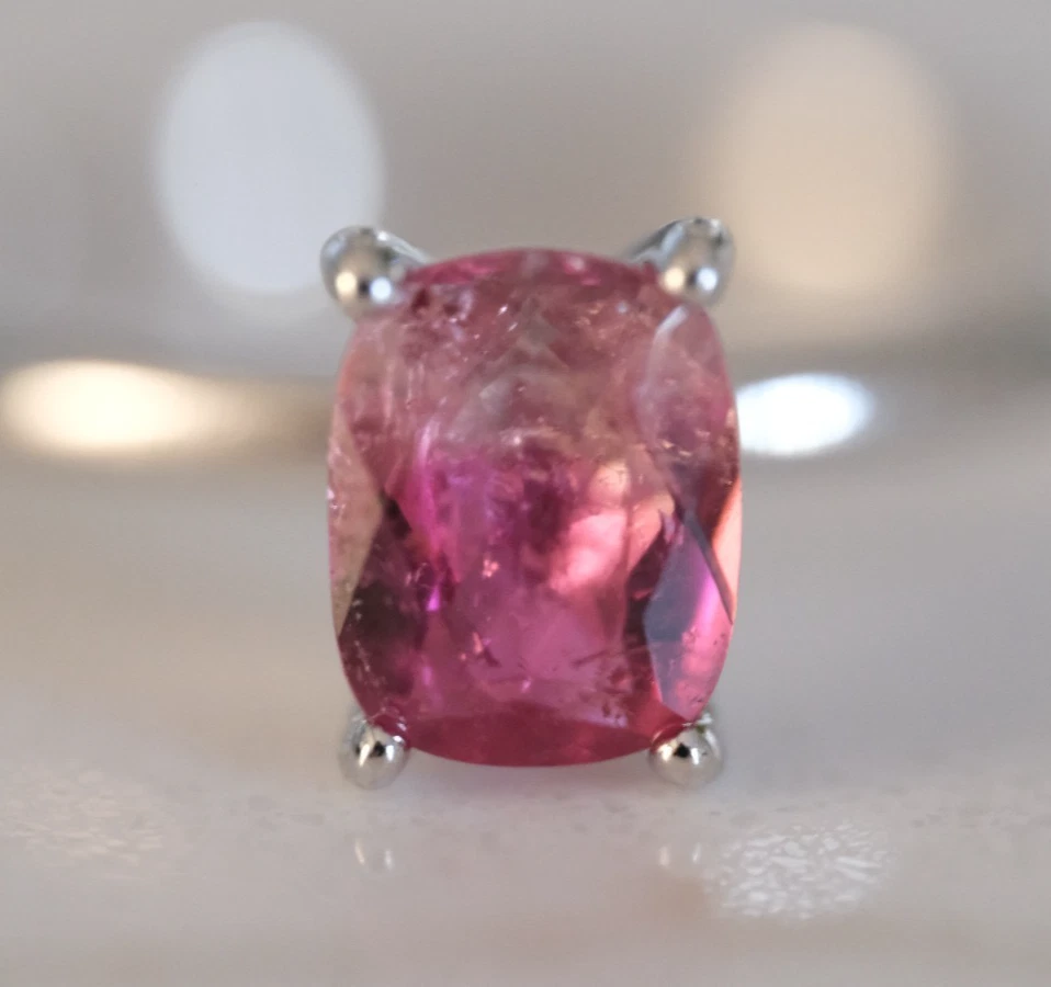 Anillo Turmalina Rosa Brasileña 1.03 quilates Talla 5 Foto 1 de 2