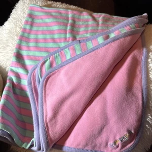 Manta Gymboree 2 Caras Rosa Con Tiras Rosa Verde - Imagen 1 de 6