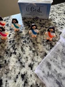 150 Stück Jesus kleine Figuren liebt dich Mini kleine Jesuskind Figuren in großen Mengen - Bild 1 von 8