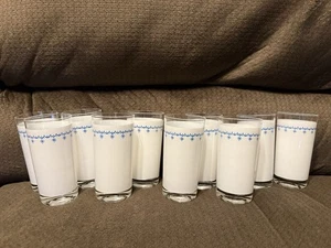 10 weiße Corelle blaue Schneeflocke Girlande Gläser SELTEN 5,5 cm groß TOP - Bild 1 von 2