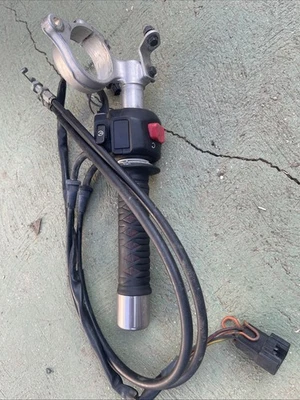 Suzuki GSXR 750 2001 2002 OEM clip derecho en manillar con interruptores Foto 1 de 4