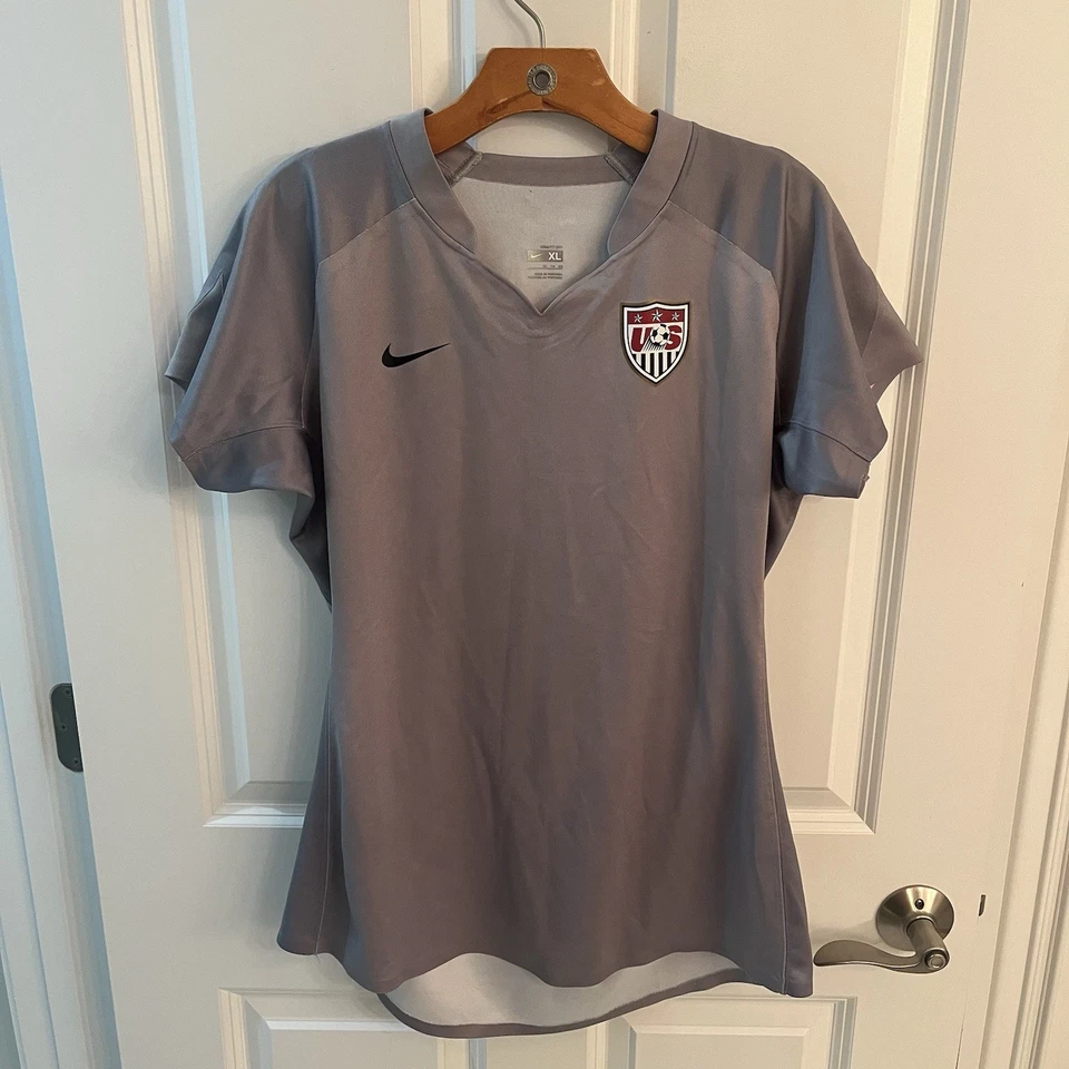 Camiseta de fútbol Nike de Estados Unidos para mujer extra grande XL USWNT gris plata ajuste de 2 estrellas seca Foto 1 de 4