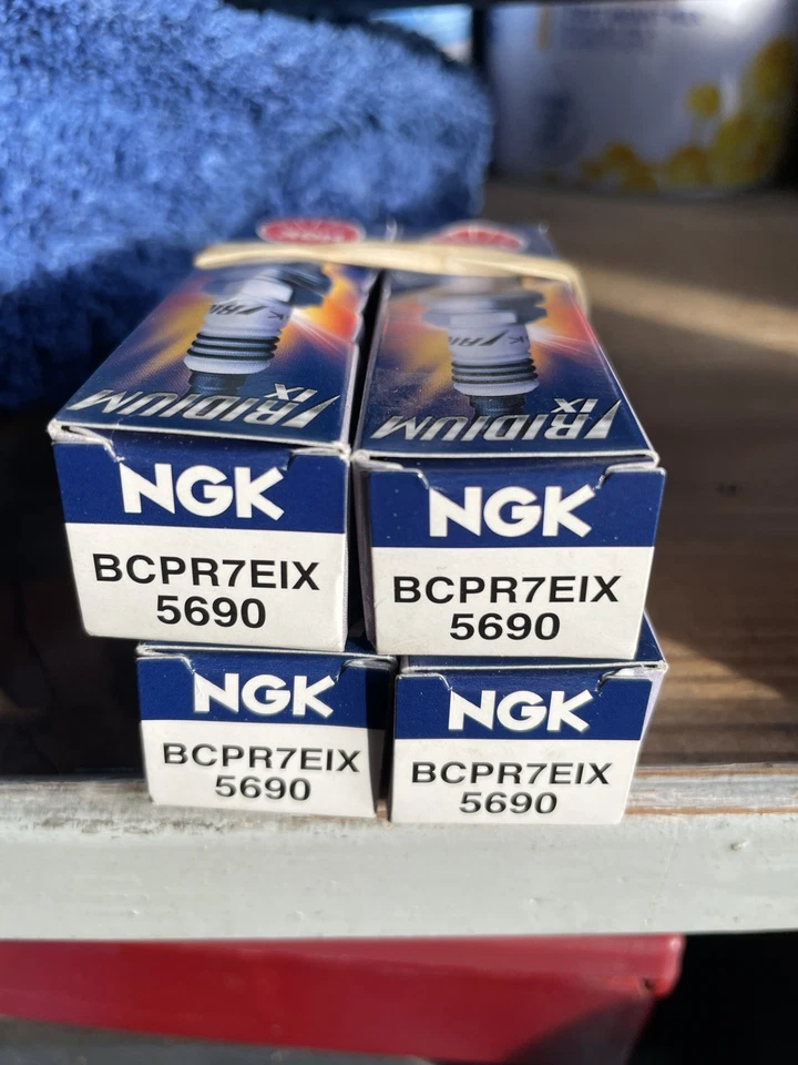 NGK IRIDIUM IX SPARK PLUGS BCPR7EIX - SET OF 4 - NGK CODE 5690  - Image 1 of 1