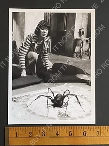 Dr Who JON PERTWEE era stampa still PROMO, foto BBCtv anni '70 ELISABETH SLADEN PBS - Foto 1 di 12