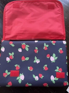 New Kate Spade Large Strawberry Toss Packable Picnic Beach Blanket Mat 55"x 57" - Picture 1 of 4