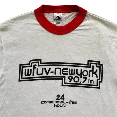 Camiseta WFUV 90.7 Estación de Radio de Nueva York Blanca Roja Timbre Fordham Bronx Pequeña Fordham Foto 1 de 4