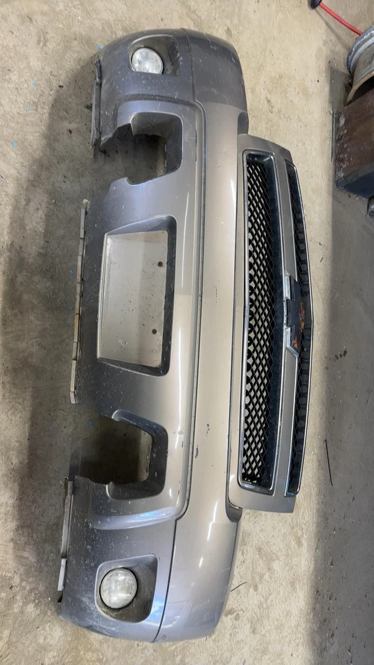 07 CHEVY TAHOE Front Bumper Paint Problem Scratches Foto 1 de 4