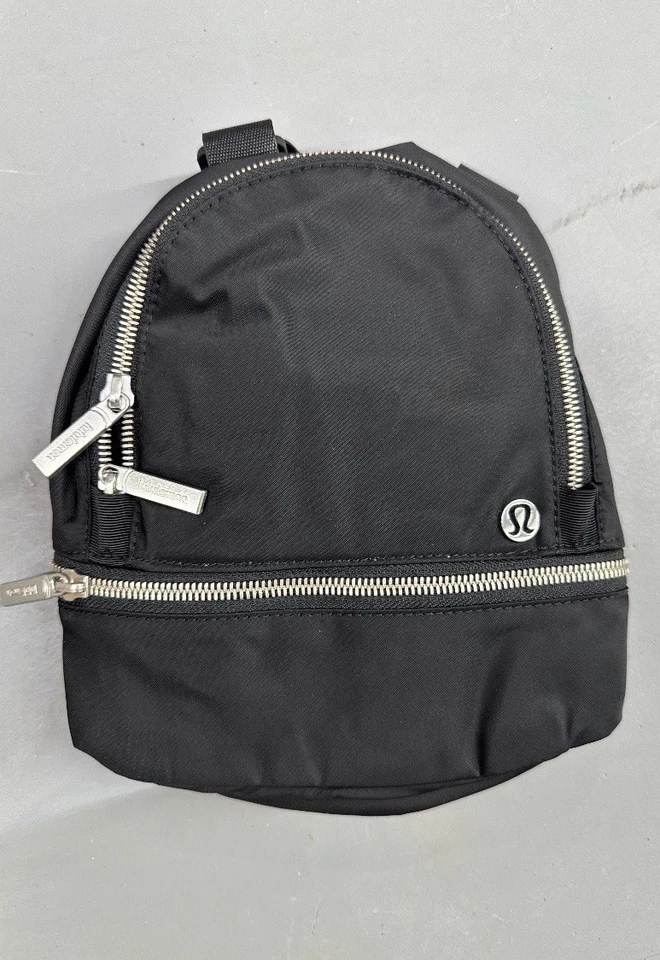 Mochila NUEVA CON ETIQUETAS LULULEMON CITY ADVENTURER Negra Plata 3L ENVÍO GRATUITO Foto 1 de 4