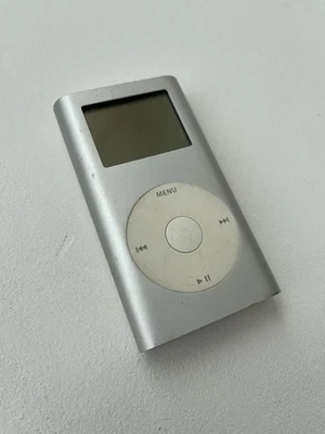 Apple Ipod A1051 4gb Silver - Image 1 of 4