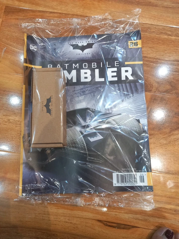 BUILD THE BATMOBILE TUMBLER 1:8 HACHETTE issue 26 collectors edition,Dark Knight - Image 1 of 1