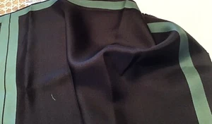 100% SEDA FLUIDA SARGA AZABACHE NEGRO CUADRADO Y VERDE AZULADO BORDE 34 CMS. X 69 CMS. FREEPOST! - Imagen 1 de 4