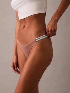 Neu mit Etikett Calvin Klein Damen-String-Tanga (verschiedene) modern Logo getaucht QD5157-213 - Bild 1 von 6