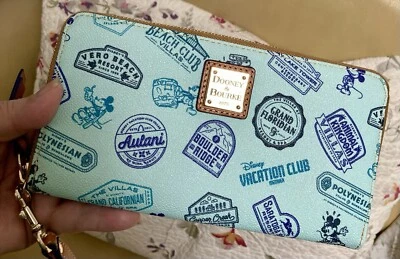 Cartera grande Dooney Bourke Walt Disney Resorts Travel Mickey Mouse con cremallera alrededor Foto 1 de 4