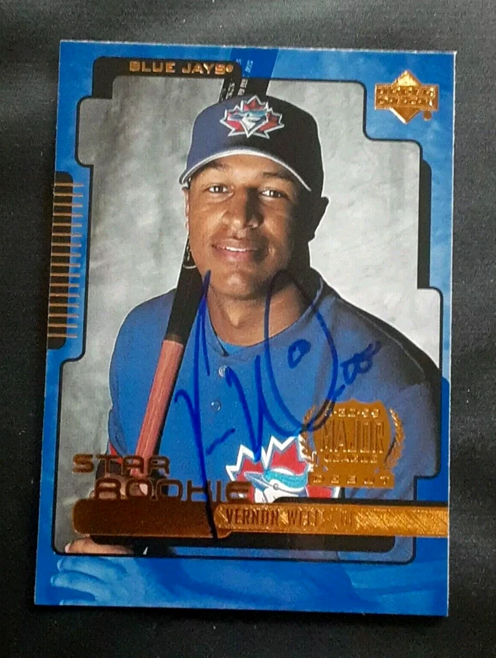 VERNON WELLS TORONTO BLUE JAYS SUPERSTAR AUTOGRAPHED SIGNED BASEBALL CARD  - Image 1 of 1