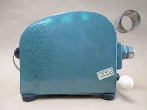 'Roama' film strip projector, rare vintage tin toy - Imagen 1 de 7