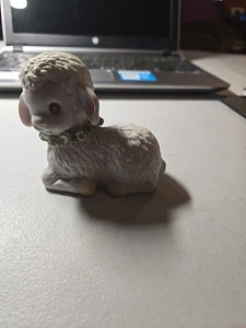 Vintage ENESCO Lamm Figur mit Blumengirlande - Bild 1 von 6