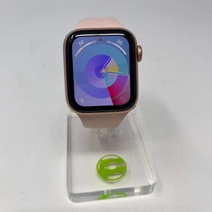 GPS Apple Watch Series 4 40MM Rose Gold Aluminum Light Pink Sport Band MTUJ2LL/A - Photo 1 sur 6