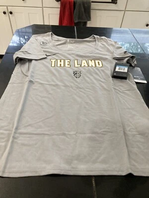 MUJERES Nike NBA Cleveland Cavaliers The Land City Edition Camiseta Esencial M Nueva con Etiquetas Foto 1 de 4