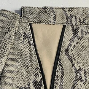 EUC - Miche Prima Shell - "Leslie" Retired - animal print faux leather - Picture 1 of 13