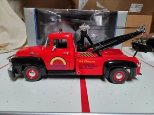 Welly - 1956 Ford F-100 Tow Truck 1/18 Scale Diecast - Picture 1 of 3