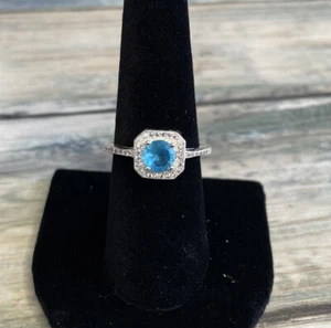 ELEGANT BEAUTIFUL HALO ROUND CUT FAUX TOPAZ WOMEN RING RHODIUM PLATED SZ 8 - Picture 1 of 8