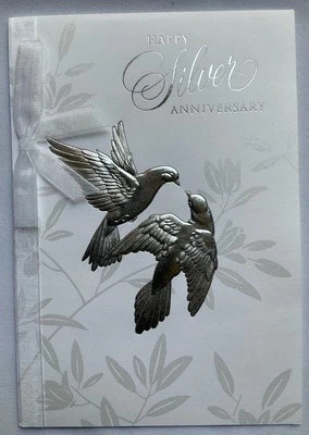 Tarjeta de felicitación Hallmark Silver 25th Anniversary ~ Frontal en relieve y lámina plateada Foto 1 de 4
