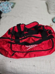 Speedo Duffle Bag Red Pockets Swimming Gym Zippered Large Workout Travel - Picture 1 of 5