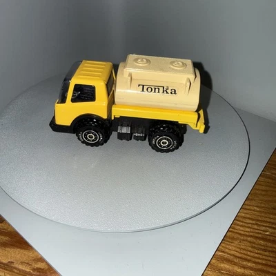 Camión cisterna Tonka Little Yellow sin precio base Foto 1 de 4