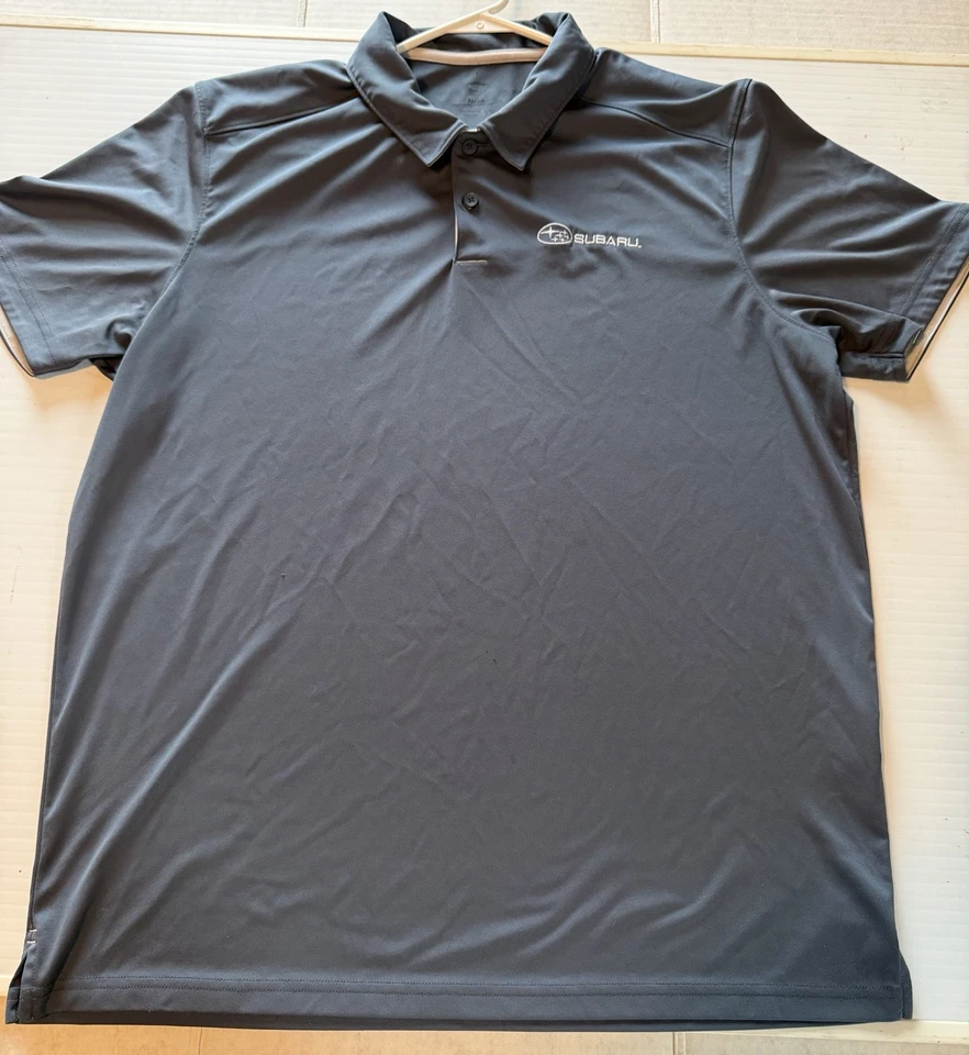 Polo para hombre Subaru concesionario marca Oakley talla XL gris con detalles en gris claro Foto 1 de 4