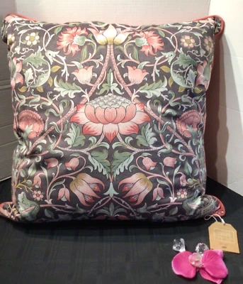 WILLIAM MORRIS Decorative pillow Lodden Apricot Rose Velvet 24x24 W/Insert R$167 - Image 1 of 4