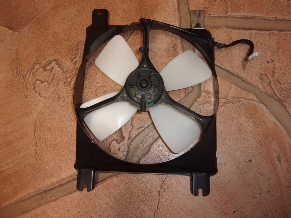 01-05 MAZDA MIATA RH, PASSENGER SIDE RADIATOR, A/C COOLING FAN ASSEMBLY, OEM - Image 1 of 3