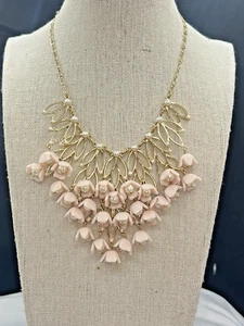 Bonito tono dorado INC. Lt. Collar llamativo flores rosas con perlas de imitación - Imagen 1 de 4